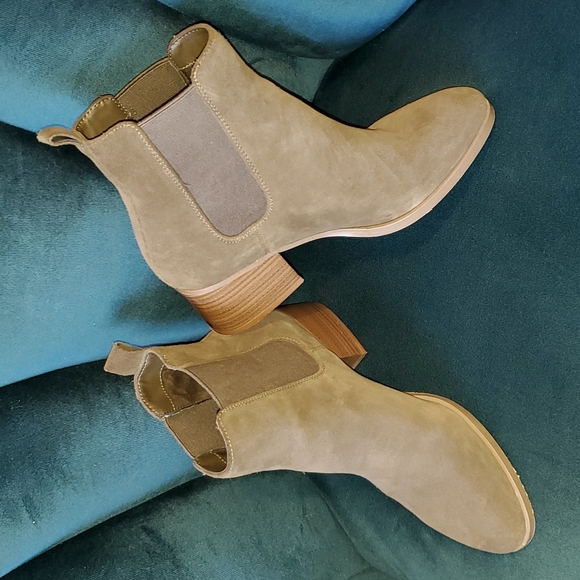 GAP Heeled Boots - Picture 1 of 7